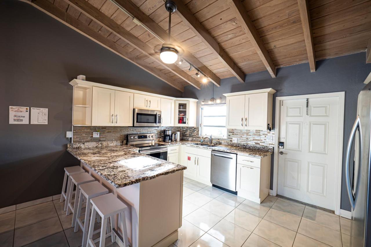 Newly Renovated 3Br2Ba Duplex With Private Dock Villa Key Colony Beach Eksteriør billede